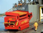 ID 8423 HUAL INGRITA (1980/33369grt/IMO 7900211, ex-INGRITA. Renamed HUAL TRUBADOUR, then HOEGH TRUBADOUR. Scrapped 2010) - loading mining equipment, Southampton.